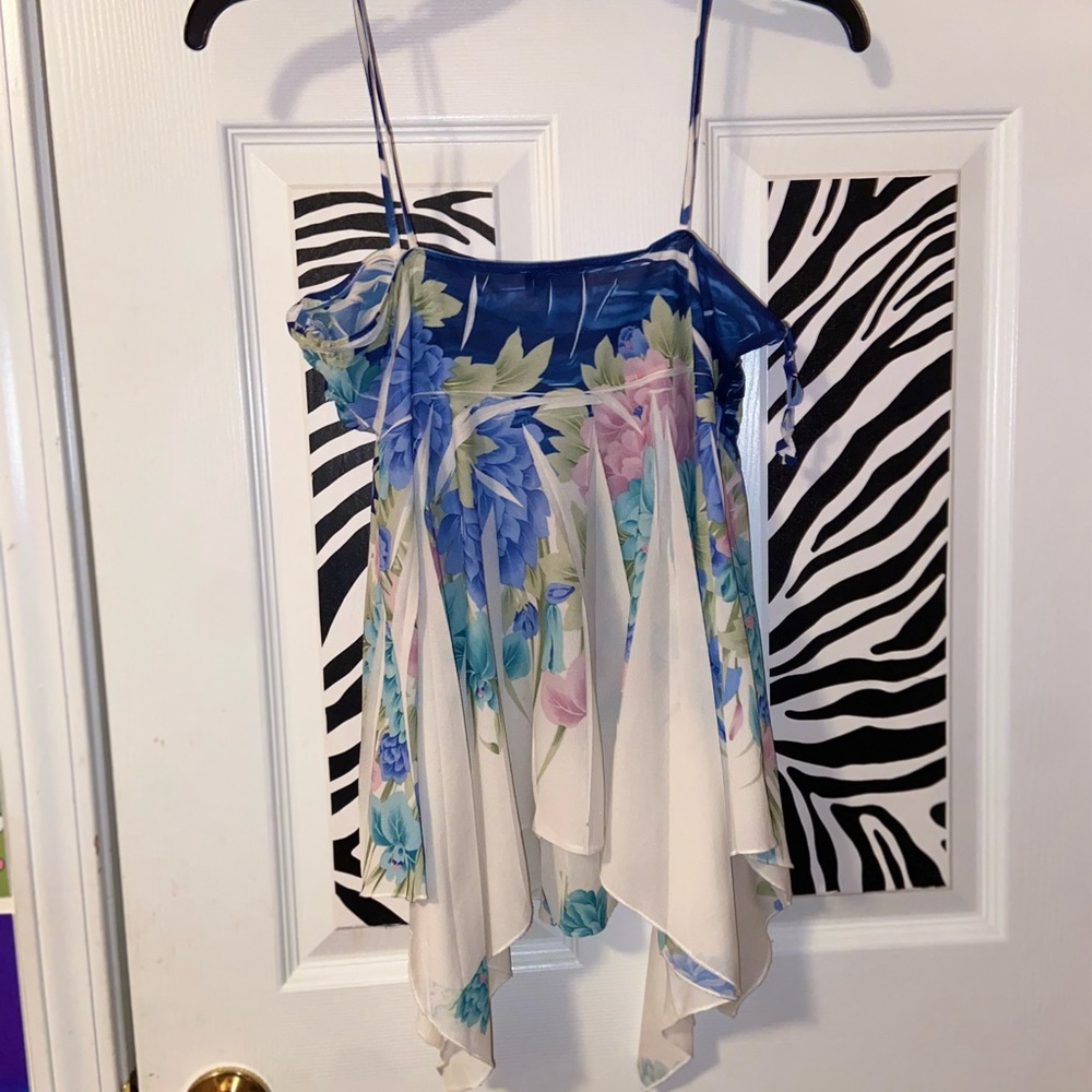🌷🩵🤍Blue and white asymmetrical tank top with a cute design #summer🤩🌸